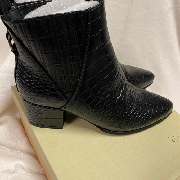 Brand new in box Very Gypsy black snakeskin 8.5 - Picture 4 of 7